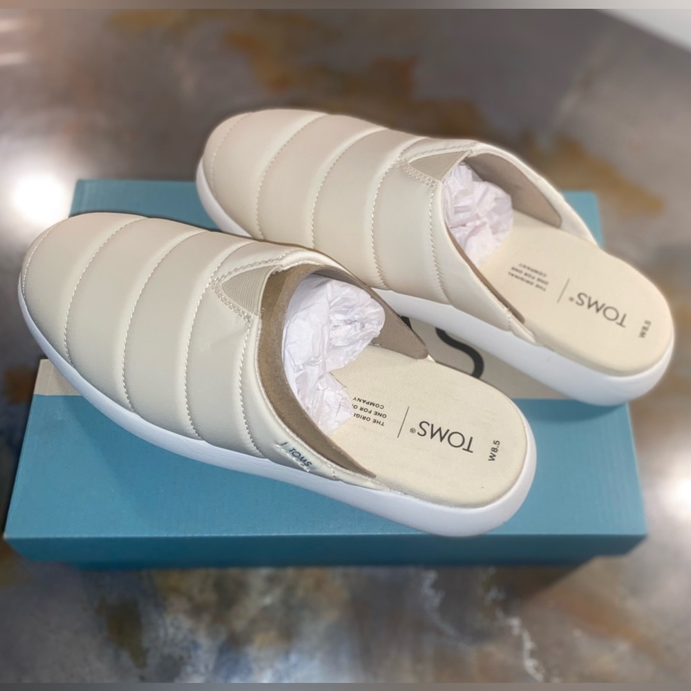 TOMS Alpargata Mallow Mule in Beige and White NWT women’s Size 8.5